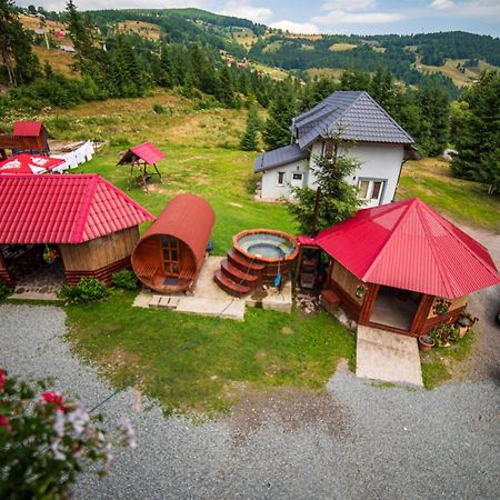 ホテル Casa Binu Arieşeni エクステリア 写真