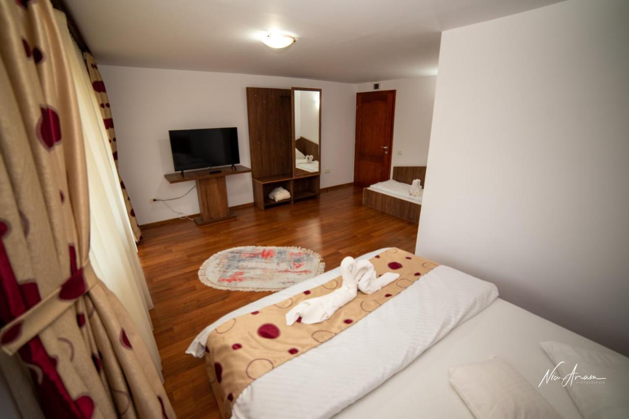 ホテル Casa Binu Arieşeni エクステリア 写真