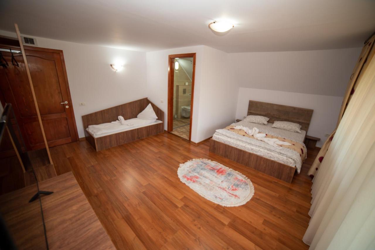 ホテル Casa Binu Arieşeni エクステリア 写真