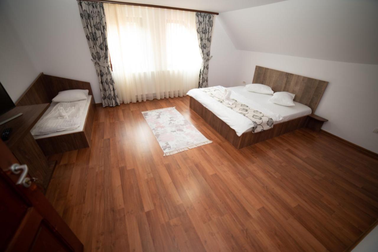 ホテル Casa Binu Arieşeni エクステリア 写真