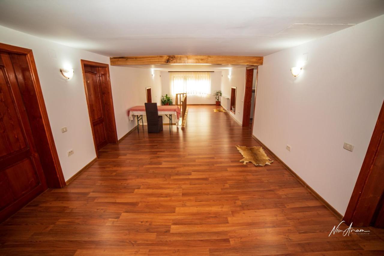 ホテル Casa Binu Arieşeni エクステリア 写真