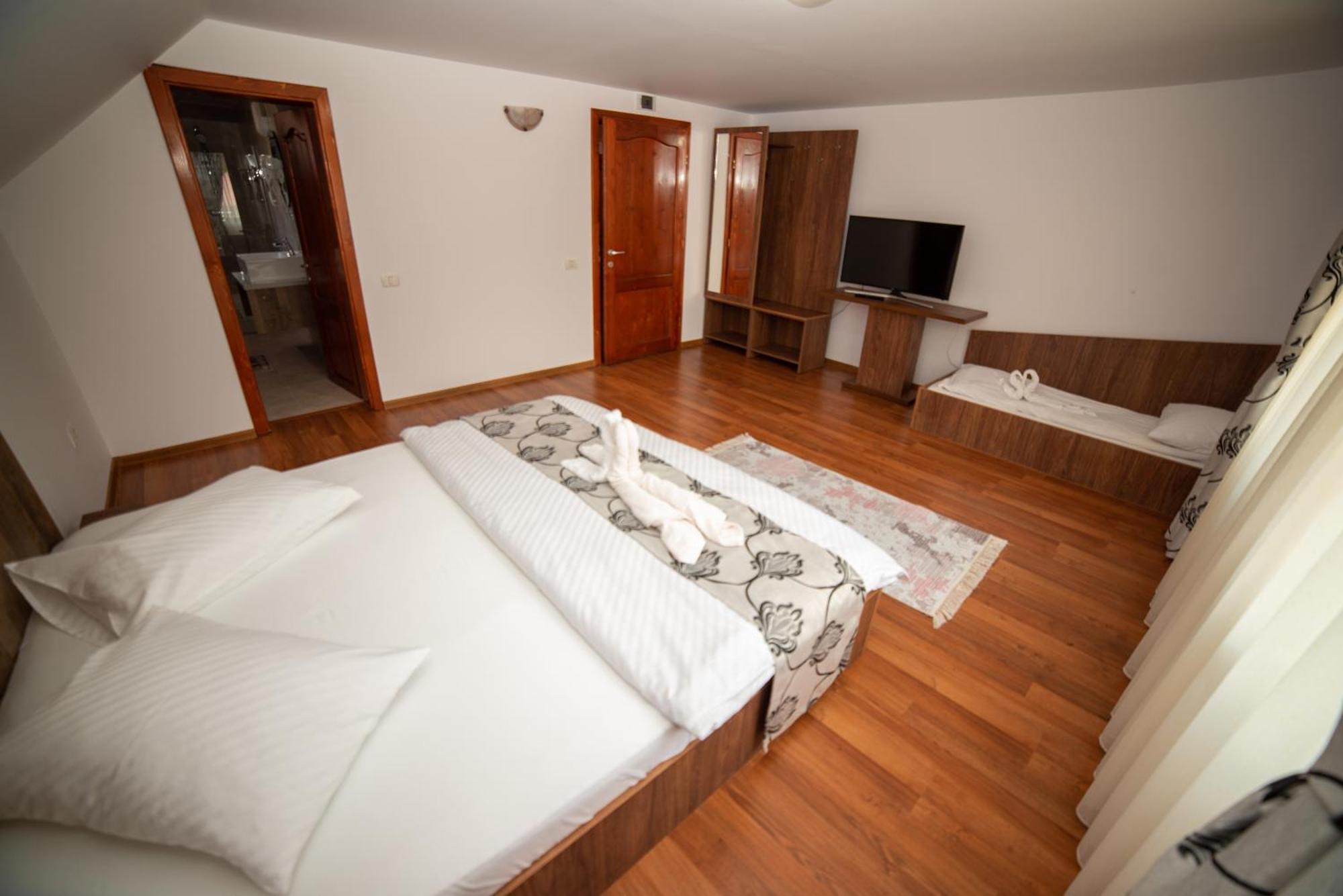 ホテル Casa Binu Arieşeni エクステリア 写真