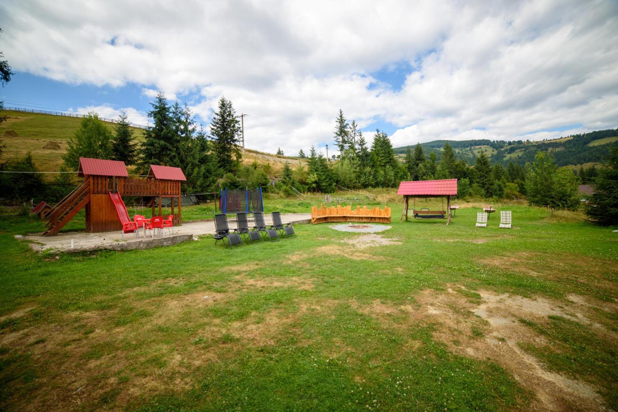 ホテル Casa Binu Arieşeni エクステリア 写真