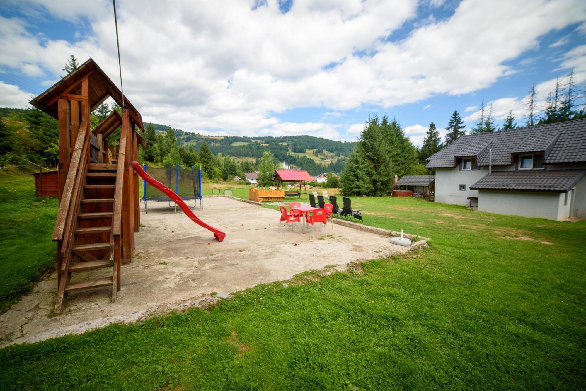 ホテル Casa Binu Arieşeni エクステリア 写真