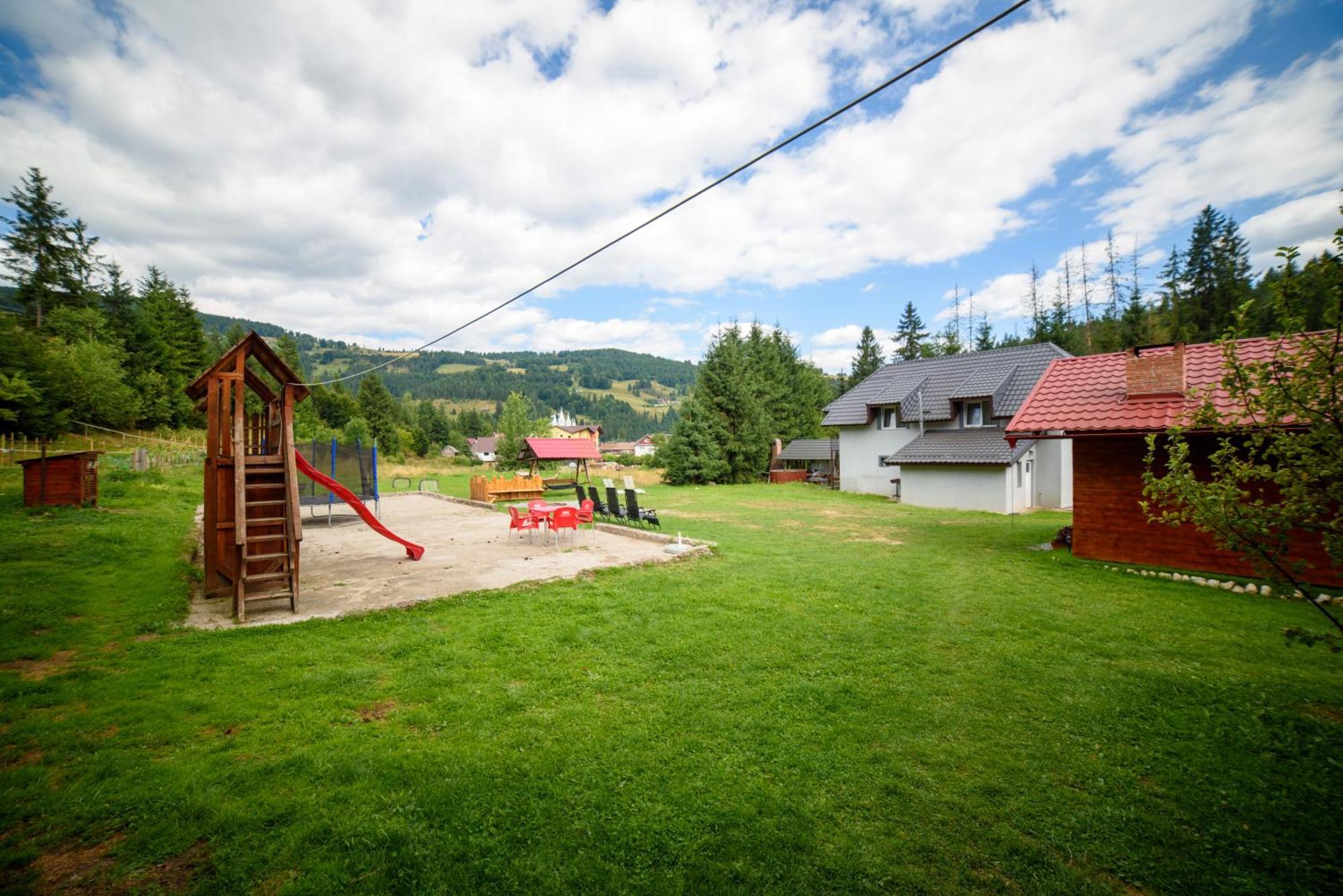 ホテル Casa Binu Arieşeni エクステリア 写真
