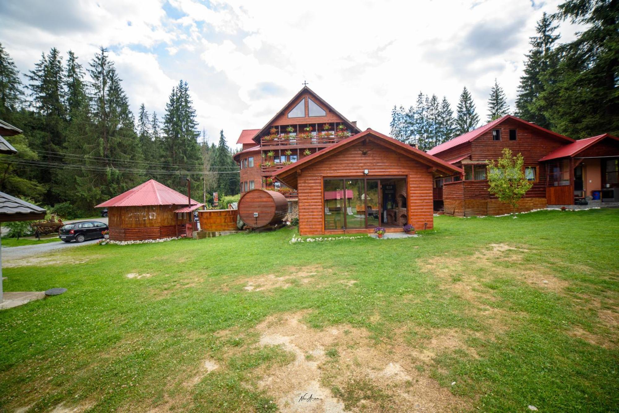 ホテル Casa Binu Arieşeni エクステリア 写真