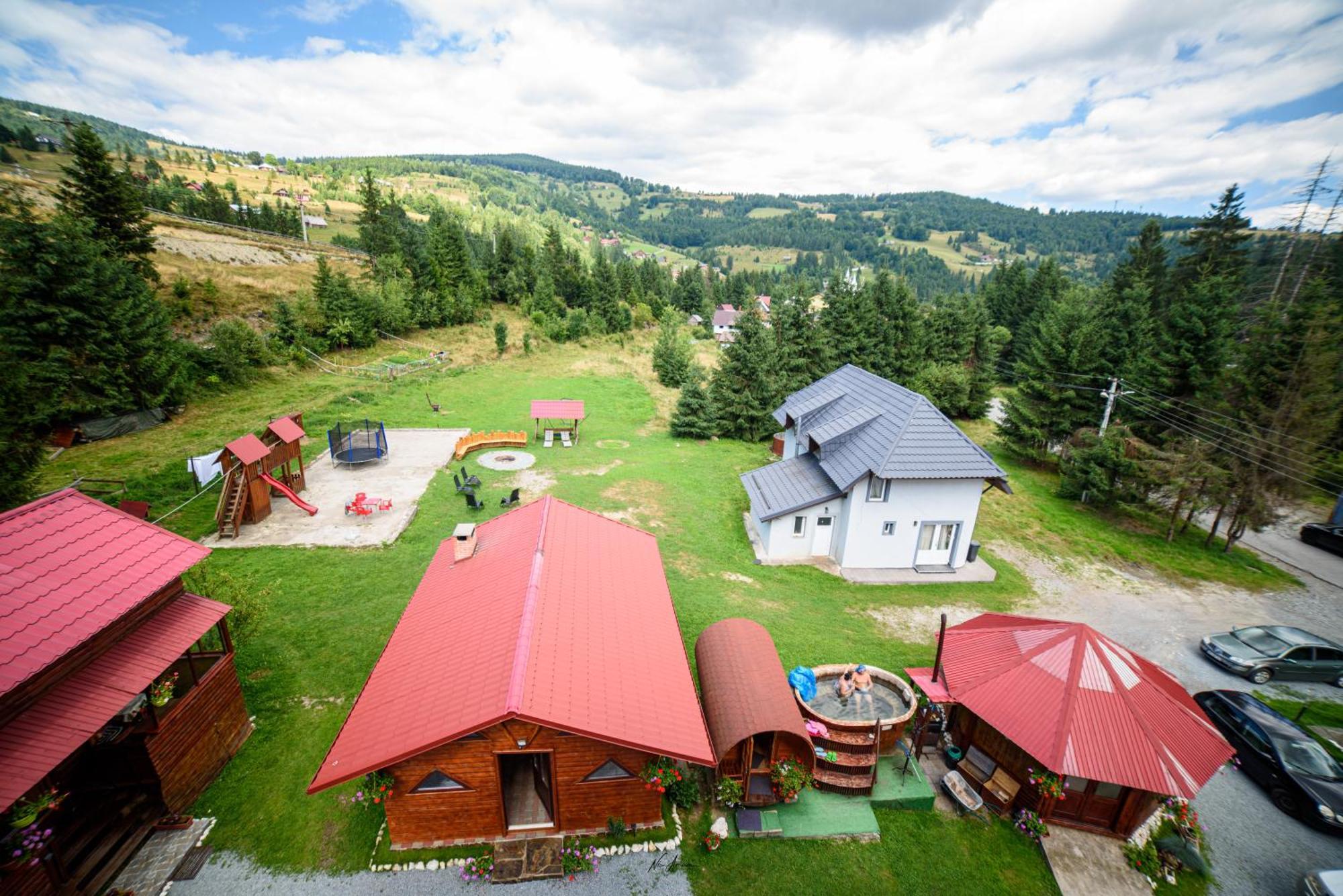 ホテル Casa Binu Arieşeni エクステリア 写真
