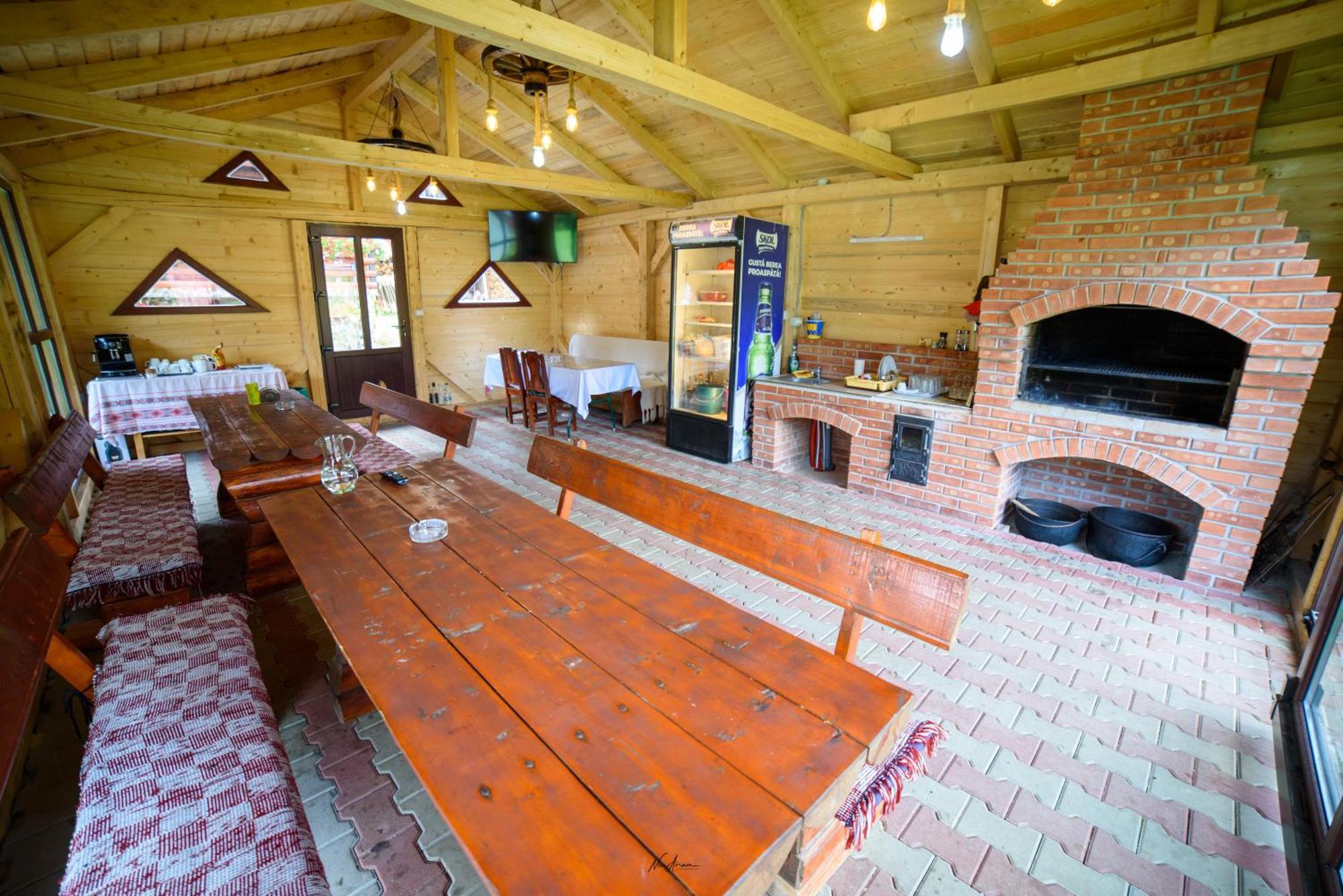 ホテル Casa Binu Arieşeni エクステリア 写真