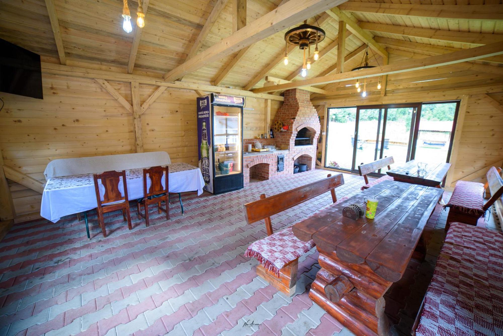 ホテル Casa Binu Arieşeni エクステリア 写真