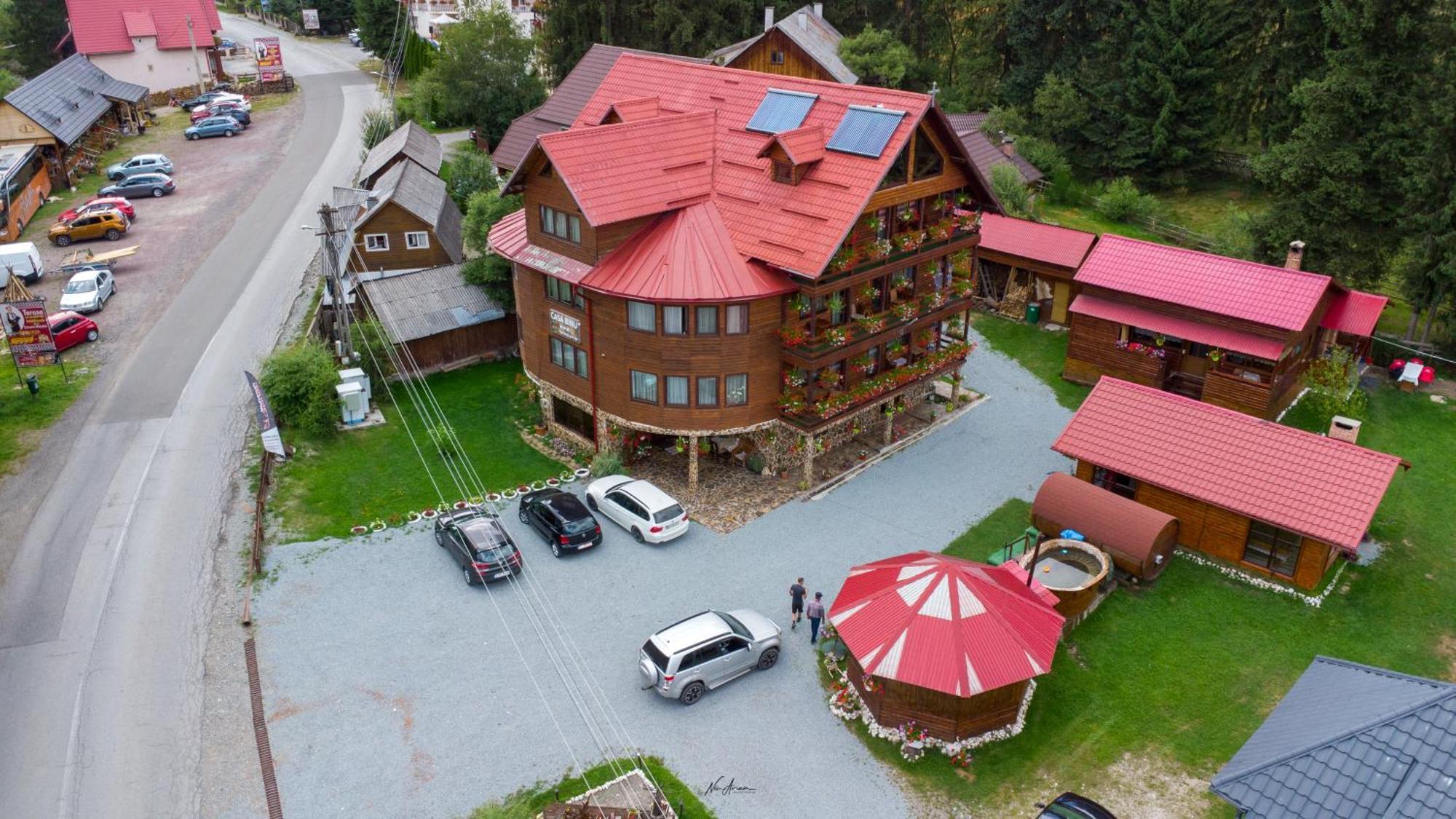 ホテル Casa Binu Arieşeni エクステリア 写真