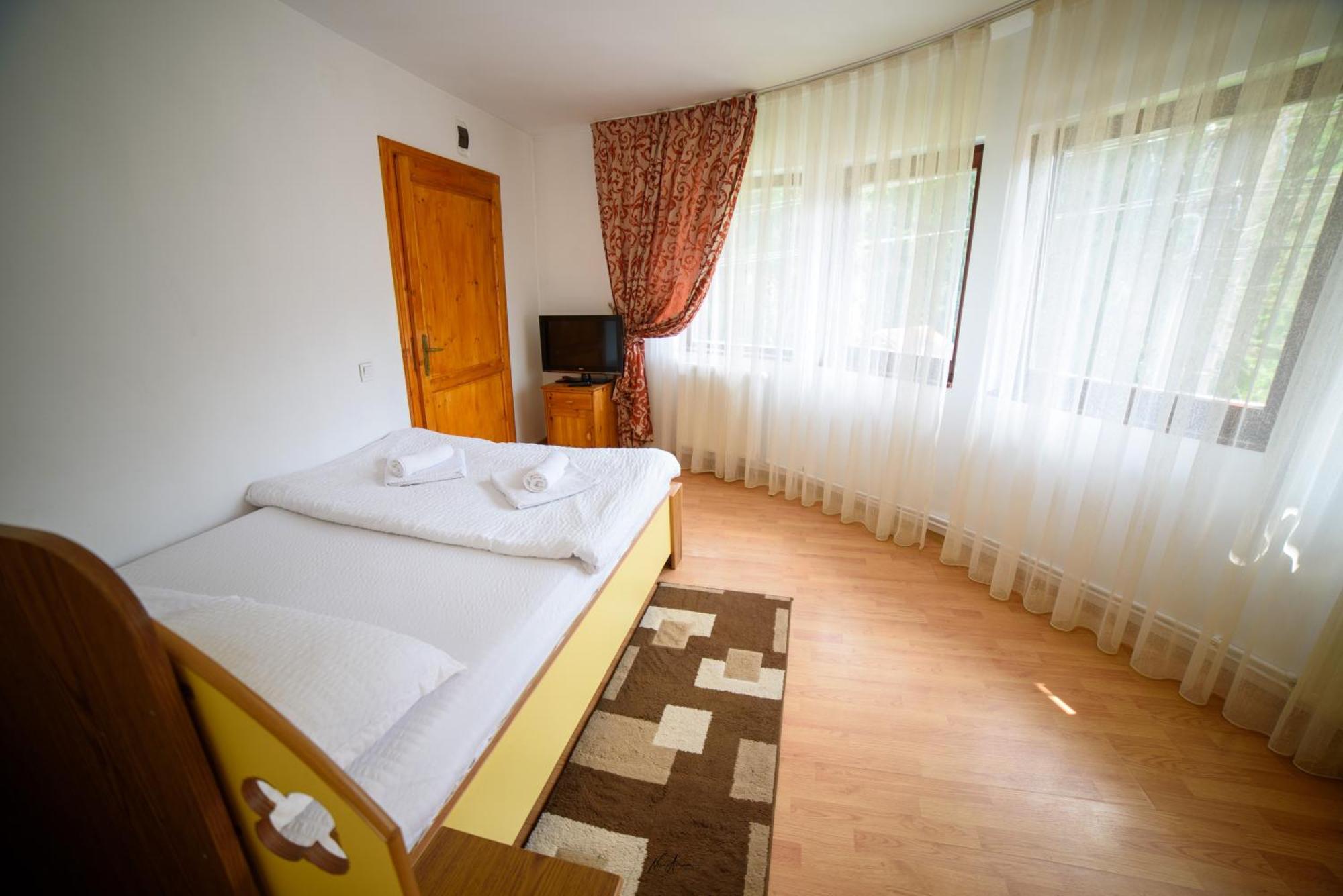 ホテル Casa Binu Arieşeni エクステリア 写真
