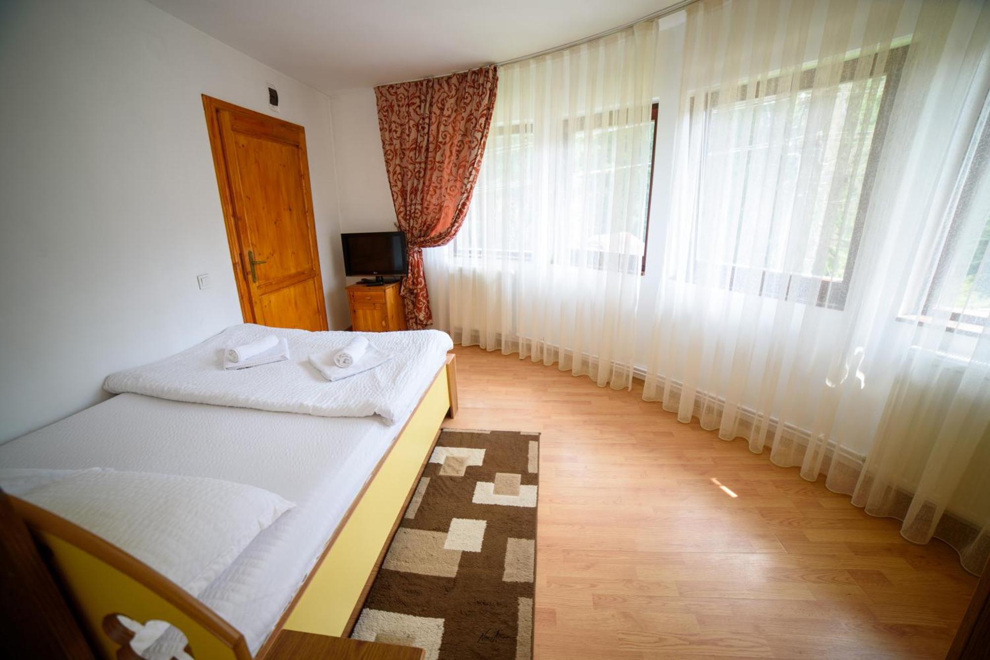 ホテル Casa Binu Arieşeni エクステリア 写真