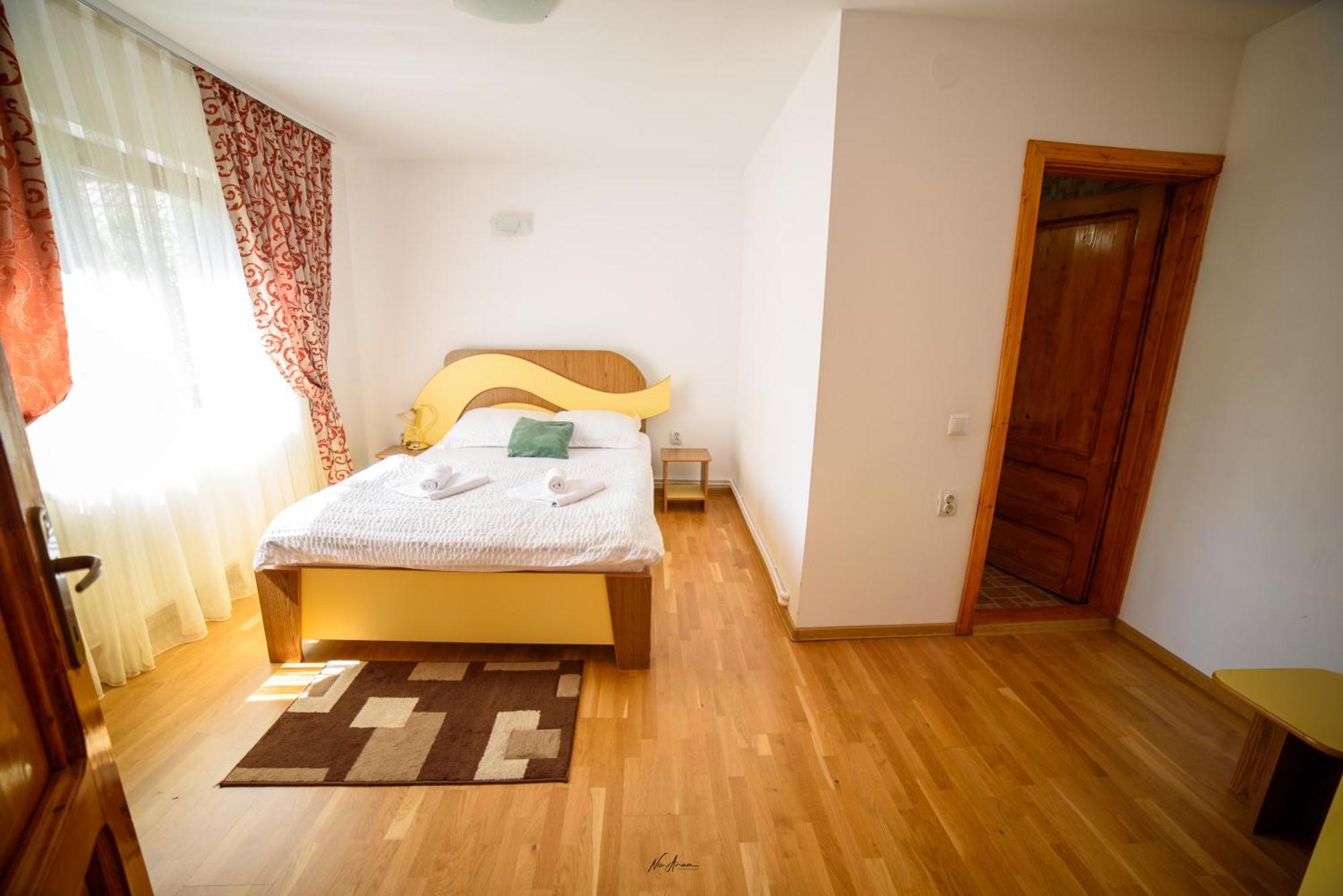 ホテル Casa Binu Arieşeni エクステリア 写真