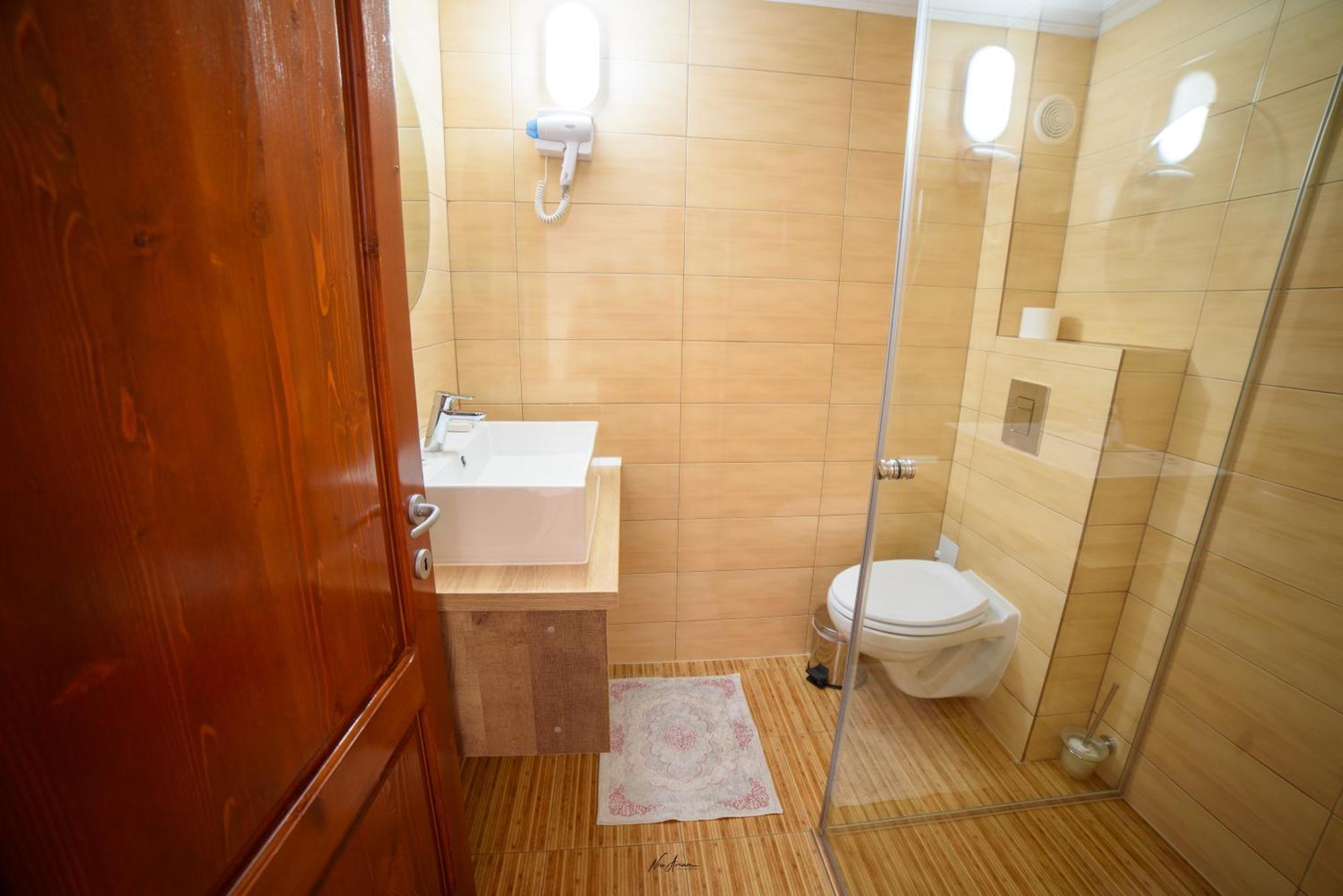 ホテル Casa Binu Arieşeni エクステリア 写真