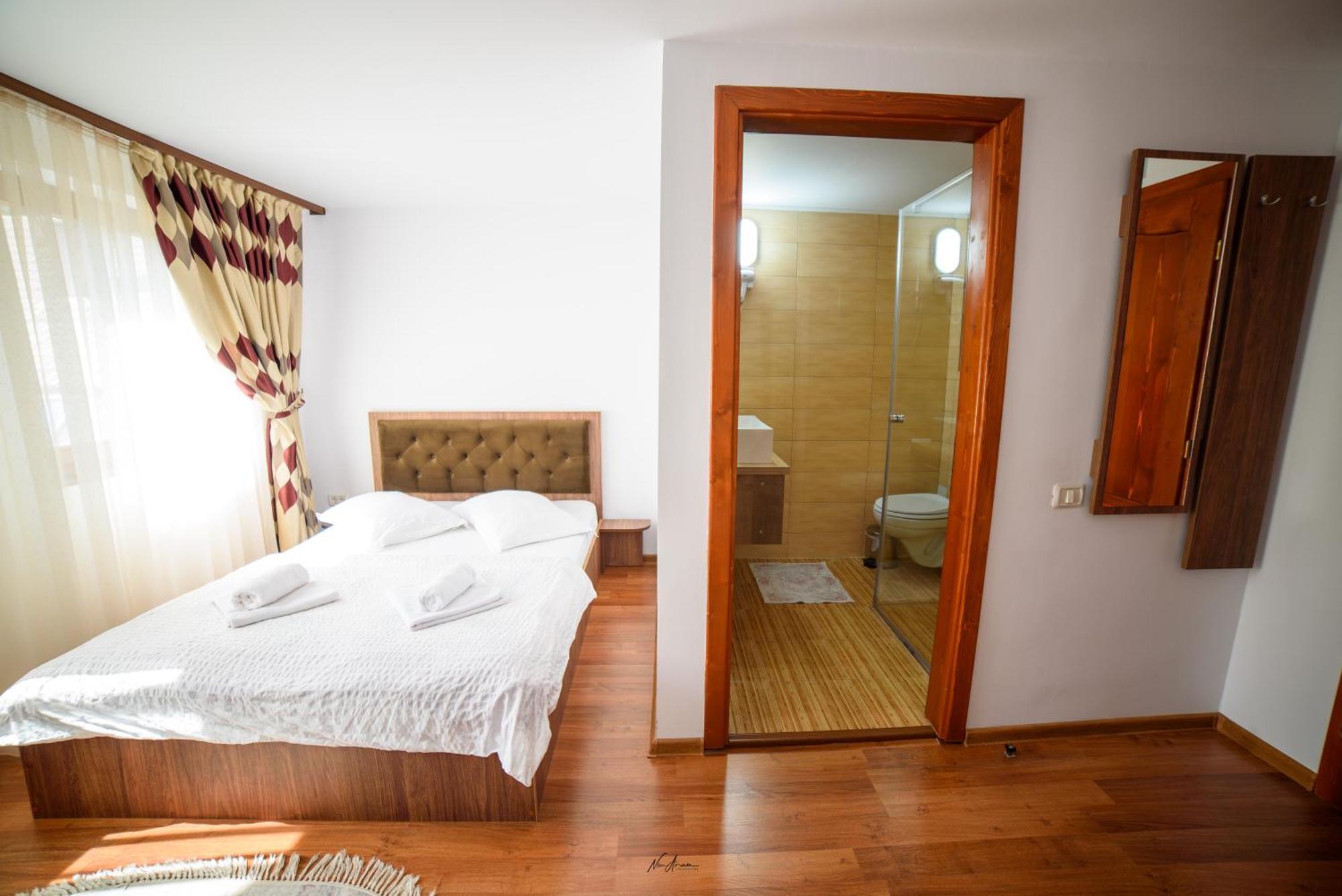 ホテル Casa Binu Arieşeni エクステリア 写真