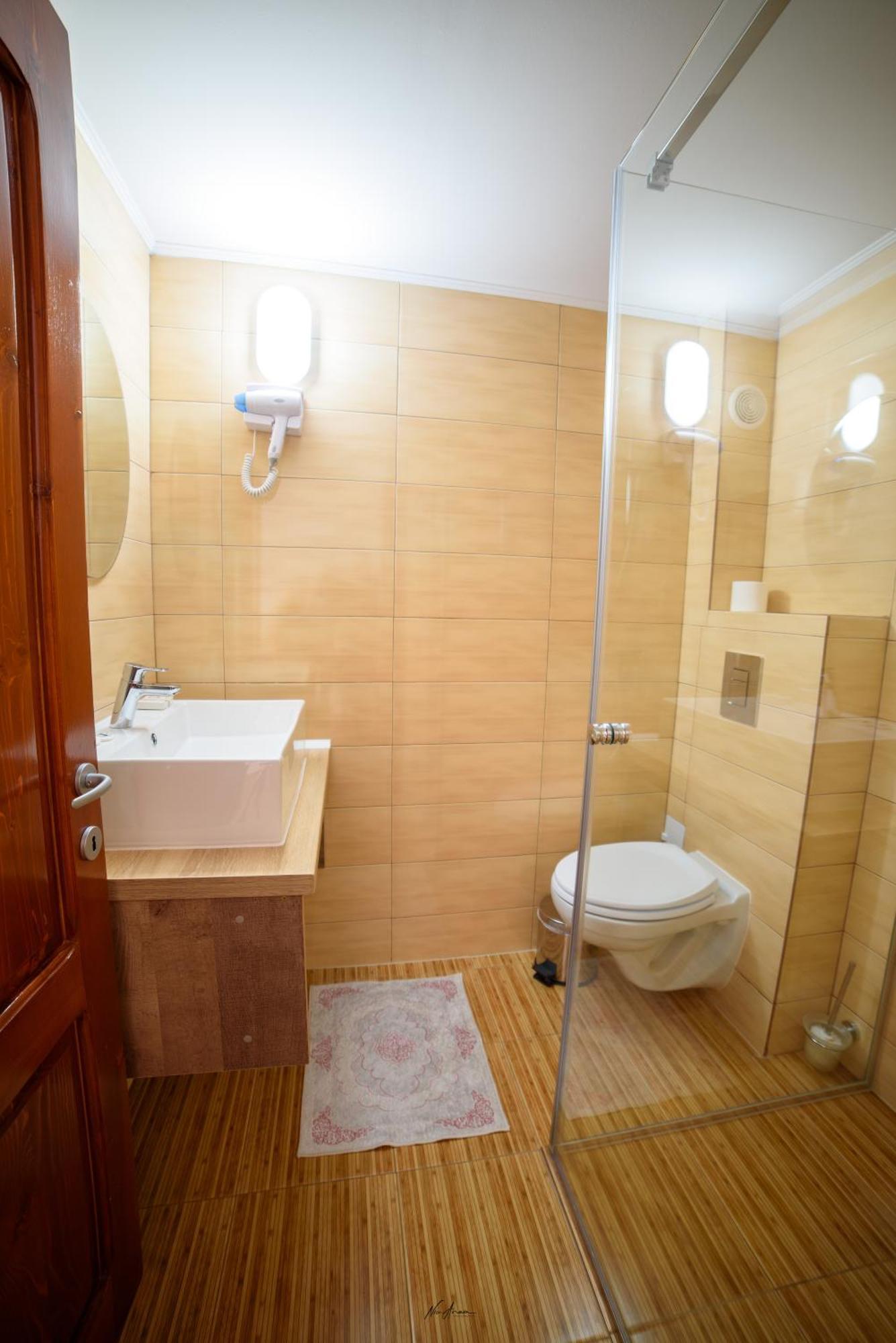 ホテル Casa Binu Arieşeni エクステリア 写真