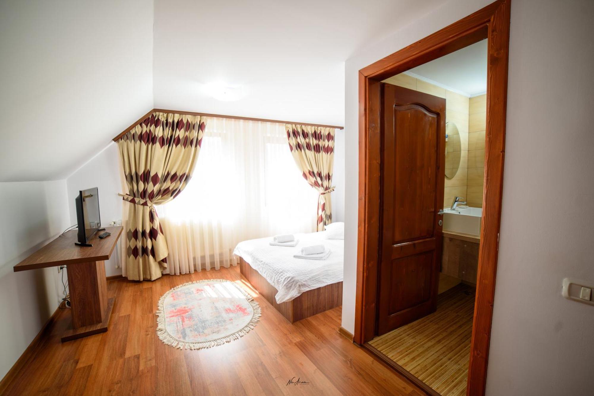 ホテル Casa Binu Arieşeni エクステリア 写真