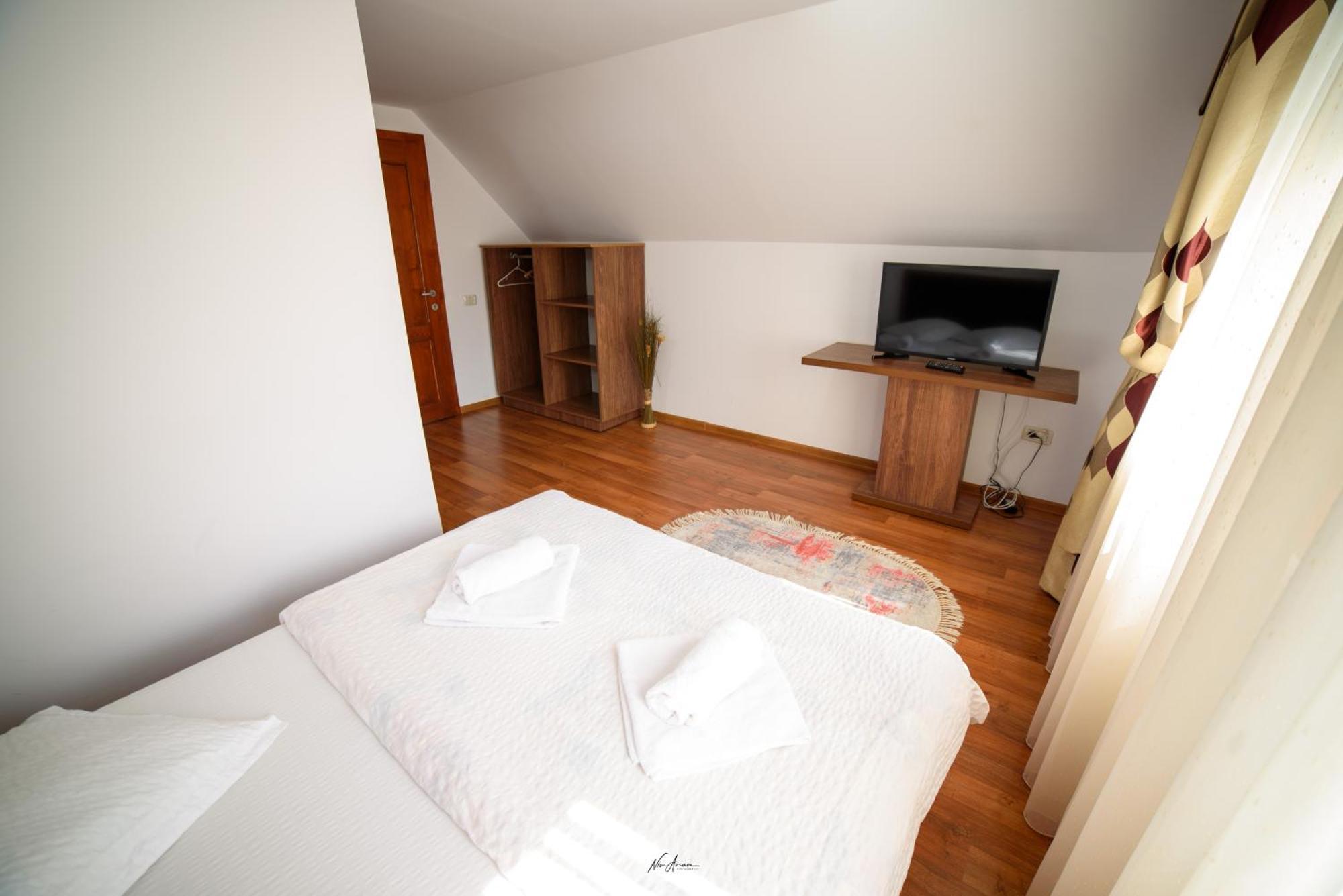 ホテル Casa Binu Arieşeni エクステリア 写真