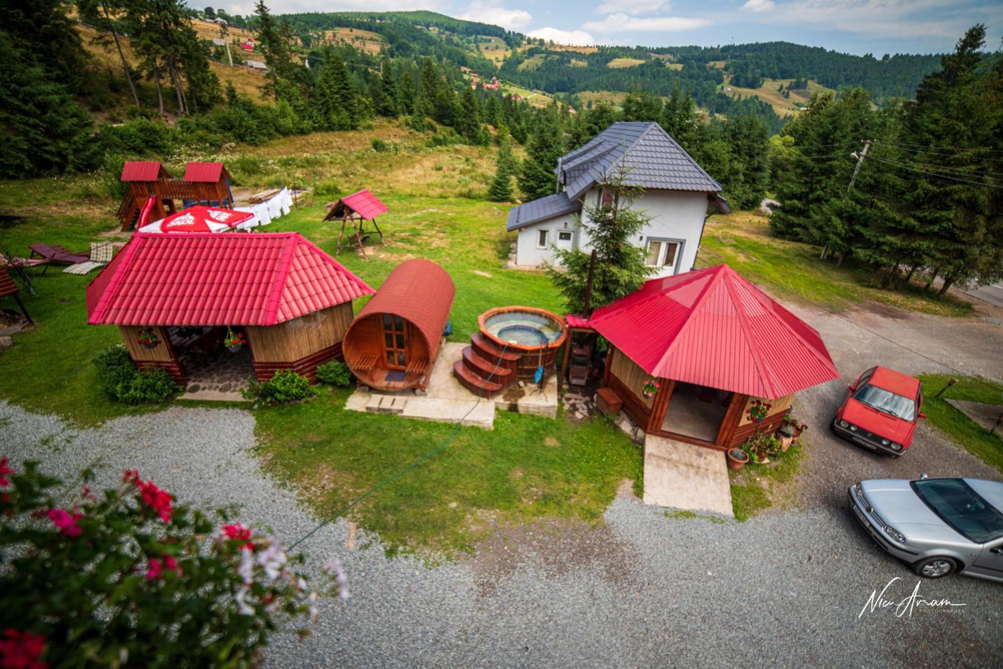 ホテル Casa Binu Arieşeni エクステリア 写真